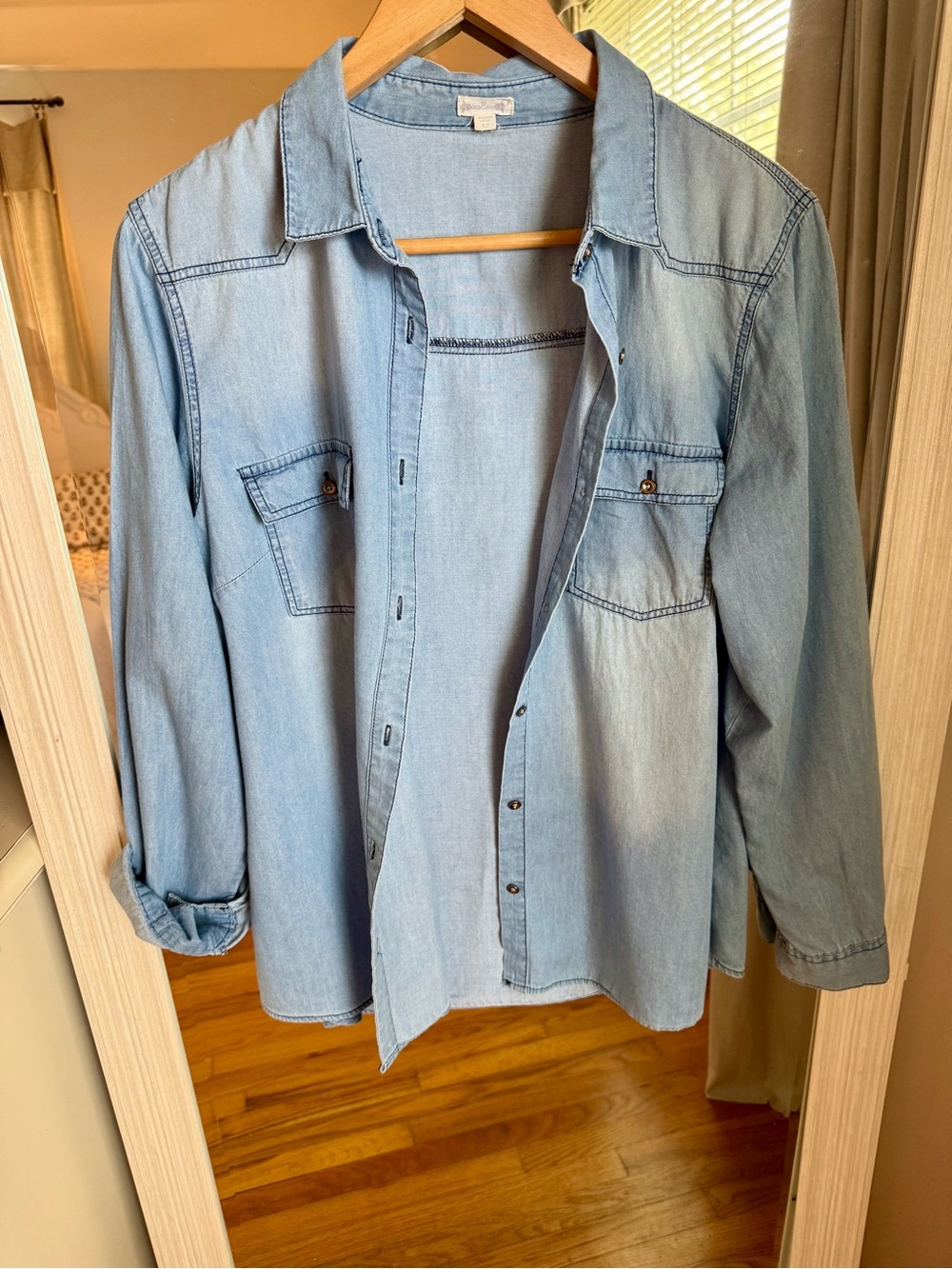 Women’s Classic Light Weight Wash Denim Button Down Long Sleeve Collared Shirt